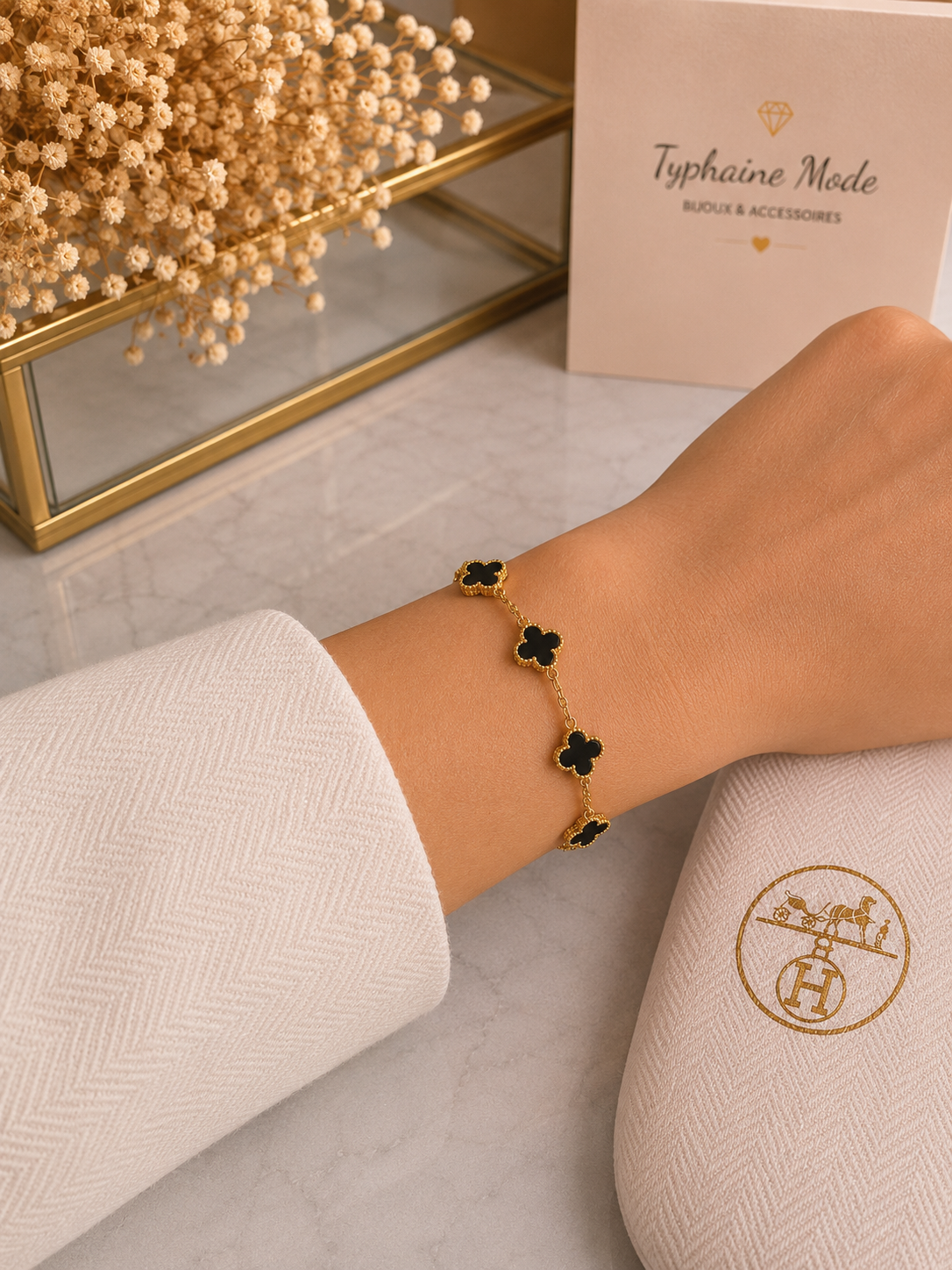 Bracelet Trèfles Noirs Élégance Dorée✨
